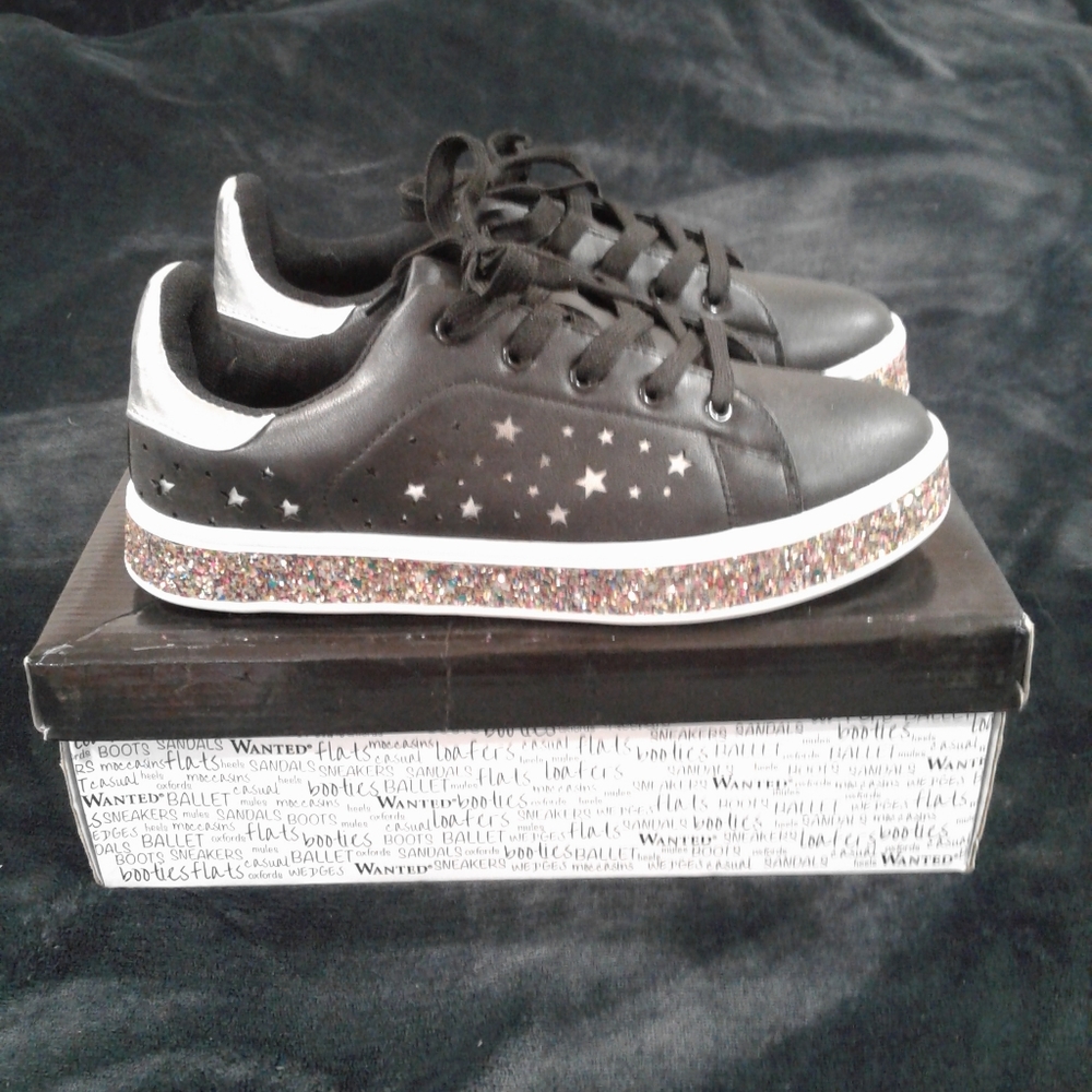 Wanted Fashion Sneakers 8.5